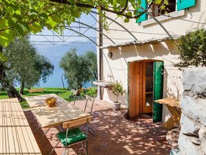 19072993-Ferienhaus-6-Malcesine-300x225-2