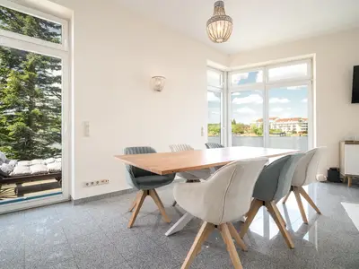 Ferienhaus Seaside House Esstisch mit Blick auf den Malchower See