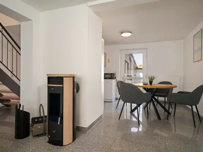 Seehus Malchow Wohnzimmer Blick zum Essbereich