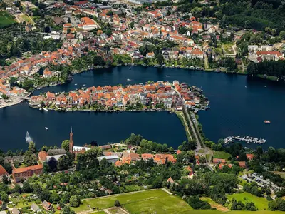 Ferienhaus InselGlück in Malchow Drohnenaufnahme von Malchow und Umgebung