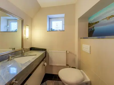 Ferienhaus InselGlück in Malchow Blick in eines der Badezimmer
