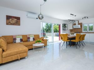 23765484-Ferienhaus-10-Mali Vareški-300x225-4