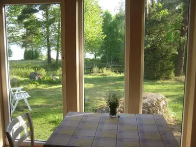 Große Küche mit Esstisch und wunderschönem Seeblick