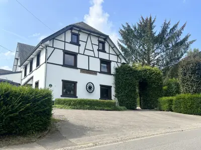 Außenseite Ferienhaus [Sommer]