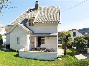 Ferienhaus für 8 Personen (180 m²) in Måløy