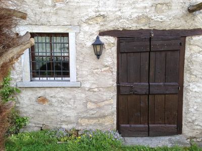 Hauseingang mit anitker Türe