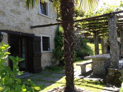 Sitzplatz unter der Pergola vor dem Rustico