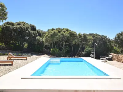 PoolOfHouse