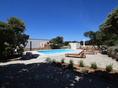 PoolOfHouse