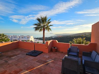 Blick von der Dachterrasse auf Gibraltar und Nordafrika