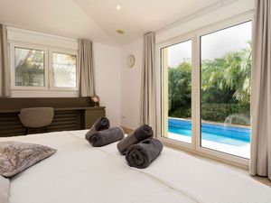 23568221-Ferienhaus-8-Marbella-300x225-2