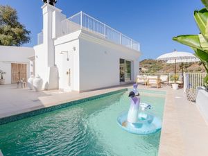 23703822-Ferienhaus-8-Marbella-300x225-1