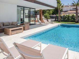 23741202-Ferienhaus-10-Marbella-300x225-4