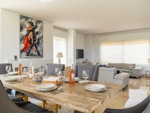 23763090-Ferienhaus-8-Marbella-300x225-4