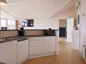 23204269-Ferienhaus-8-Marielyst-300x225-5