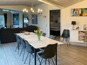 23192595-Ferienhaus-10-Marielyst-300x225-1