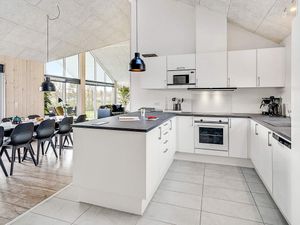 23017905-Ferienhaus-14-Marielyst-300x225-1