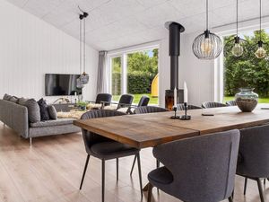 23292827-Ferienhaus-12-Marielyst-300x225-5