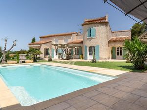 24043695-Ferienhaus-10-Marignane-300x225-0