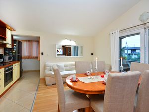 23944637-Ferienhaus-8-Marina-300x225-4