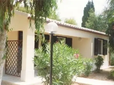 Außenansicht des Gebäudes. Beispiel Bungalow