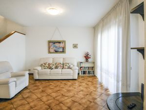 24024486-Ferienhaus-7-Marina Di Pietrasanta-300x225-1