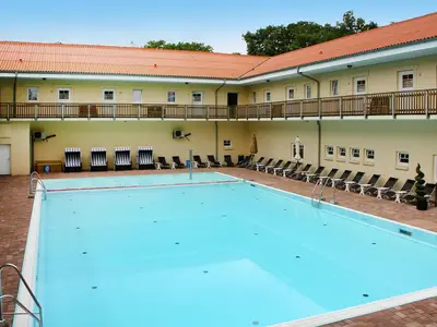 PoolOfHouse