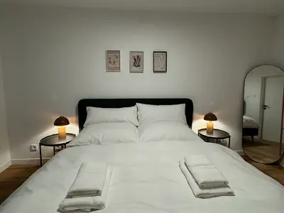 Schlafzimmer 1