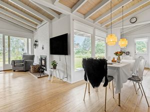 24018392-Ferienhaus-8-Martofte-300x225-4