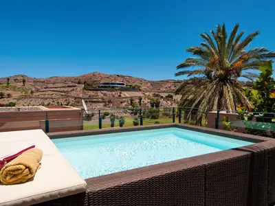 PoolOfHouse