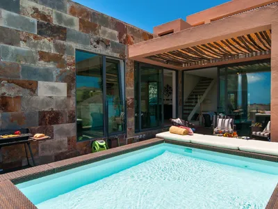 PoolOfHouse