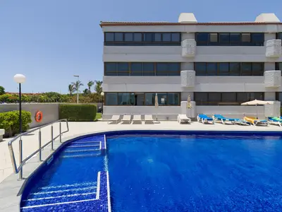 PoolOfHouse