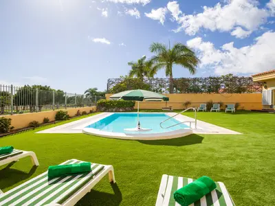 PoolOfHouse