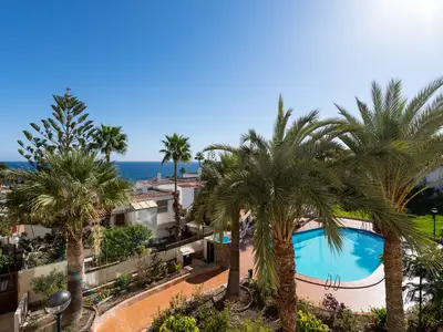 PoolOfHouse