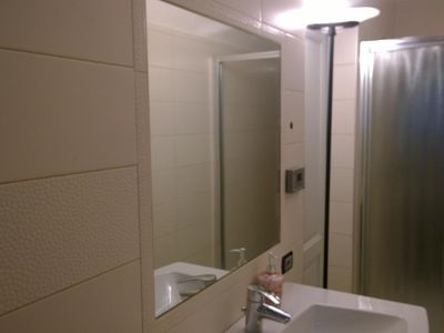 ERSTES BADEZIMMER