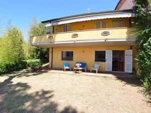 23548987-Ferienhaus-8-Massarosa-300x225-4