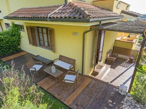 23837322-Ferienhaus-8-Massarosa-300x225-5