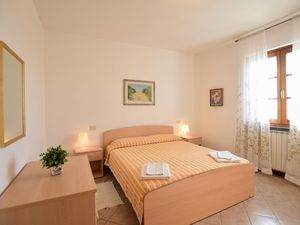 23741589-Ferienhaus-7-Massarosa-300x225-4