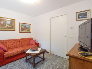 23754373-Ferienhaus-5-Massarosa-300x225-2