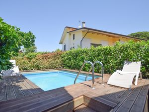 23750510-Ferienhaus-6-Massarosa-300x225-4