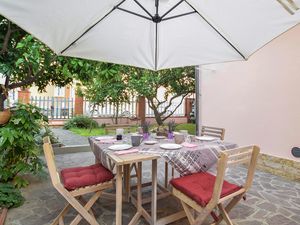 Ferienhaus für 6 Personen (196 m²) in Massarosa