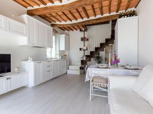 24043617-Ferienhaus-4-Massarosa-300x225-3