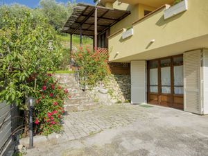 23837322-Ferienhaus-8-Massarosa-300x225-3