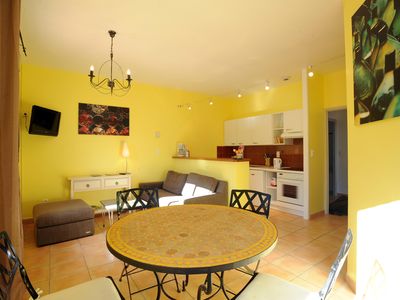 salle à manger dans gîte coeur du vignoble