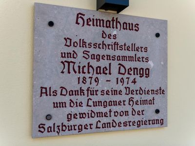 Gedenktafel von der Salzburger Landesregierung für Michael Dengg, dem Erbauer des Hauses