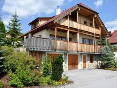 Außenseite Ferienhaus [Sommer]