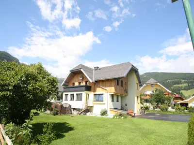 Außenseite Ferienhaus [Sommer]
