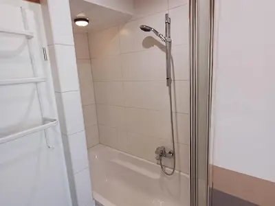 1. Bad - Badewanne mit Dusche