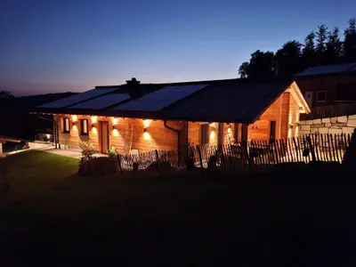 Chalet bei Nacht