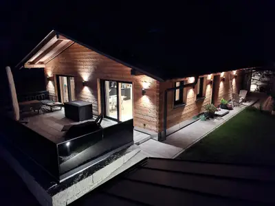 Chalet bei Nacht